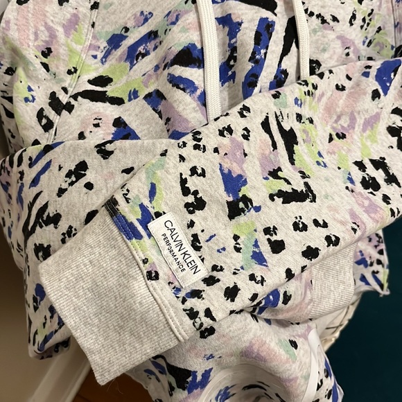 NWOT Calvin Klein Performance Sweatshirt - Picture 8 of 10